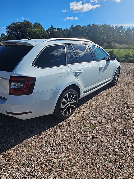 Skoda Octavia 3 of 5
