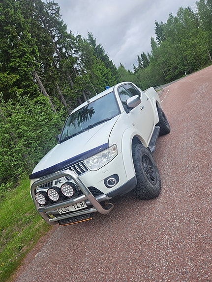 Mitsubishi L200 2 of 5