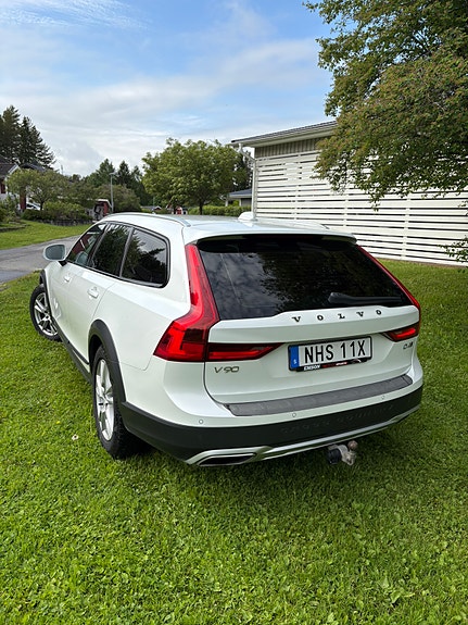 Volvo V90 Cross Country 3 of 5