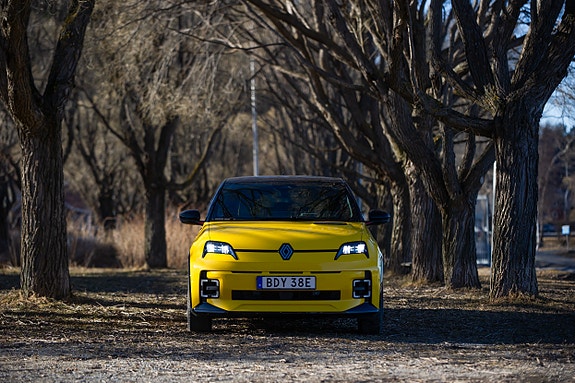 Renault 5 E-Tech 3 of 5