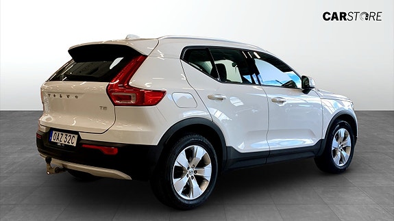 Volvo XC40 2 of 5