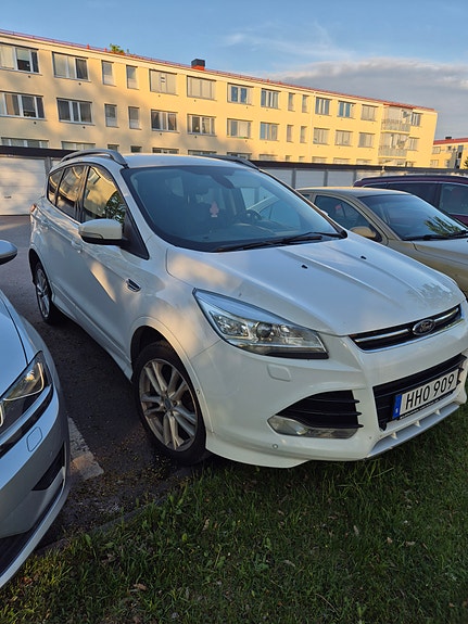 Ford Kuga 2 of 5