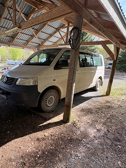 Volkswagen Shuttle 2 of 5