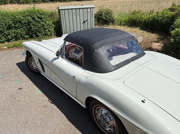 Chevrolet Corvette 13 of 15
