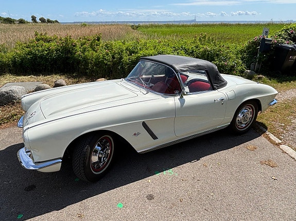 Chevrolet Corvette 14 of 15