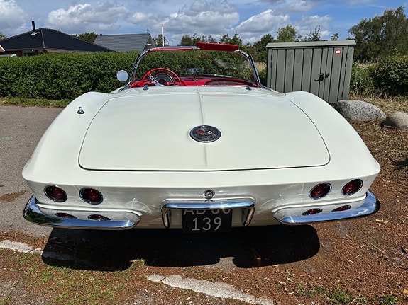 Chevrolet Corvette 4 of 15