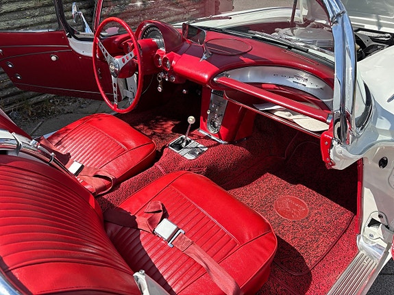 Chevrolet Corvette 12 of 15