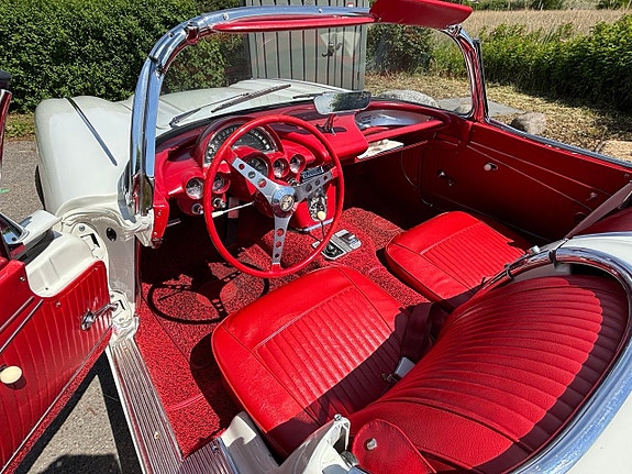 Chevrolet Corvette 10 of 15