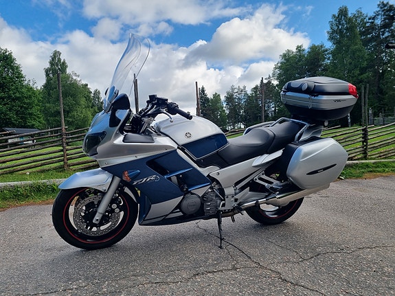 Yamaha FJR 1300 3 of 4