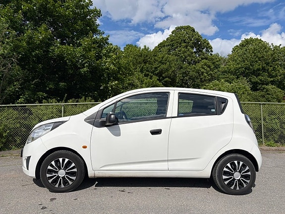 Chevrolet Spark 2 of 5