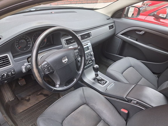 Volvo V70 4 of 11