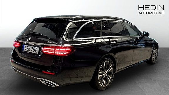 Mercedes-Benz E220 4 of 5