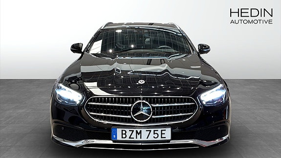 Mercedes-Benz E220 2 of 5
