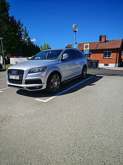 Audi Q7 2 of 5