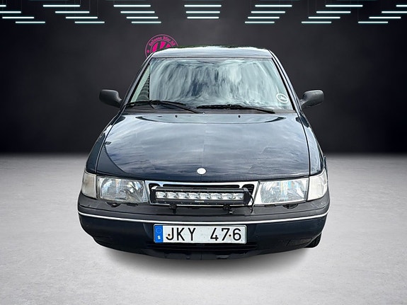 Saab 900 2 of 5