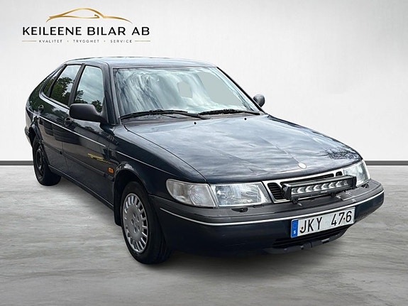 Saab 900 4 of 23