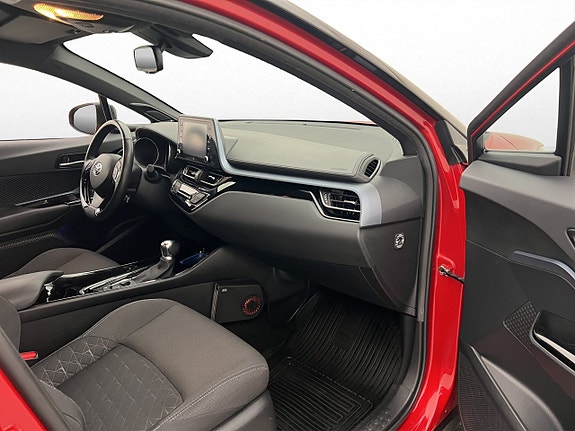 Toyota C-HR 10 of 30