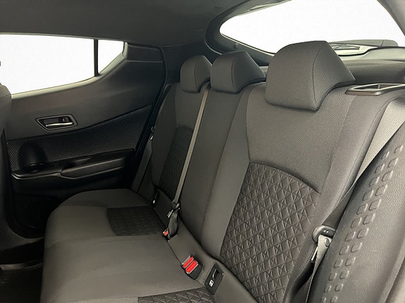 Toyota C-HR 11 of 30