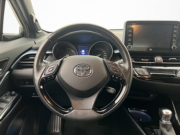 Toyota C-HR 13 of 30