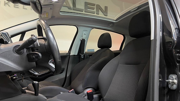 Peugeot 208 16 of 19