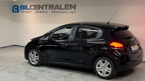 Peugeot 208 5 of 19