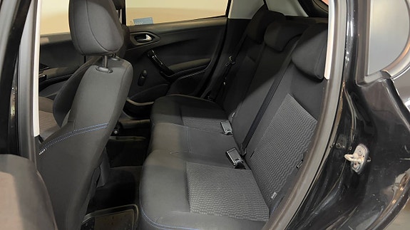 Peugeot 208 8 of 19