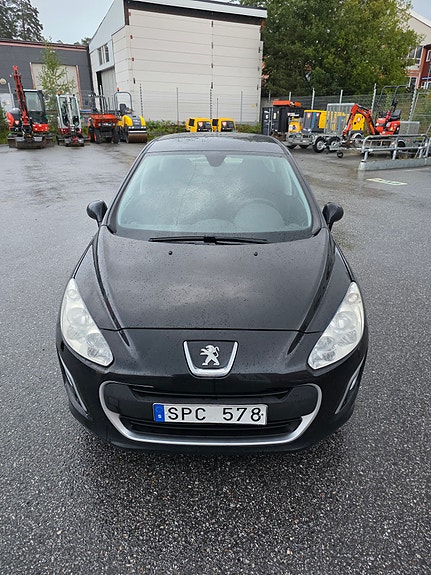 Peugeot 308 2 of 9