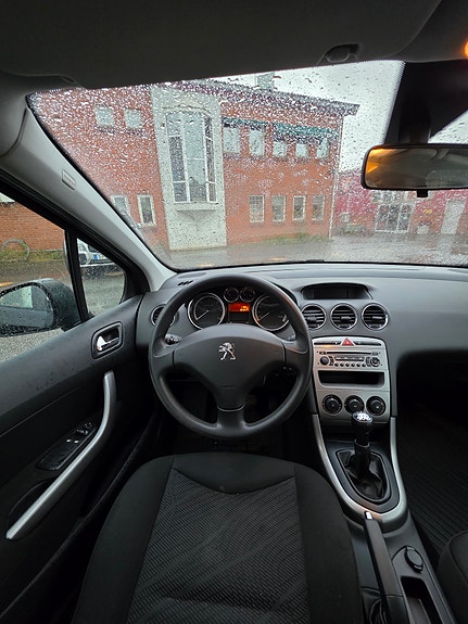 Peugeot 308 8 of 9