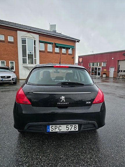 Peugeot 308 4 of 9