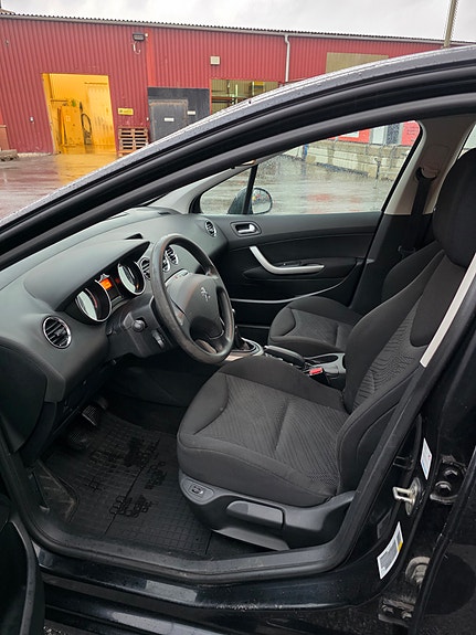 Peugeot 308 6 of 9