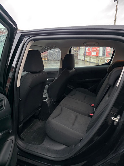 Peugeot 308 7 of 9