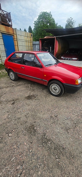 Volkswagen Polo 2 of 3