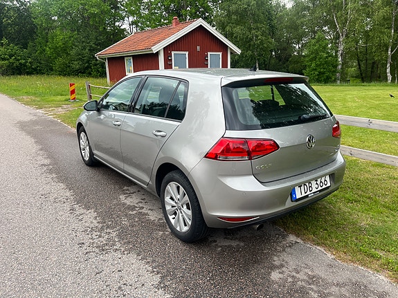 Volkswagen Golf VII 2 of 5