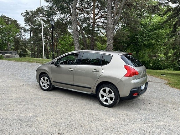 Peugeot 3008 2 of 5