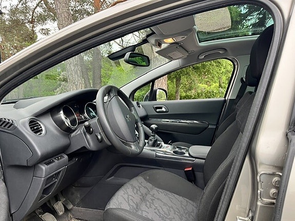 Peugeot 3008 3 of 5