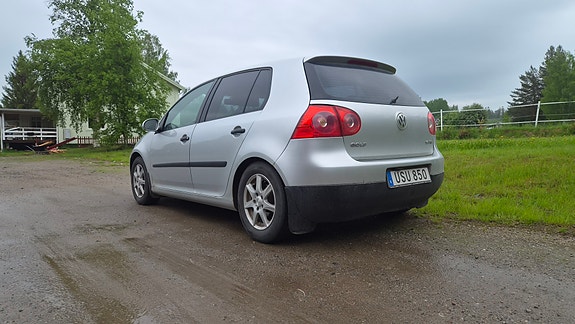 Volkswagen Golf V 2 of 5