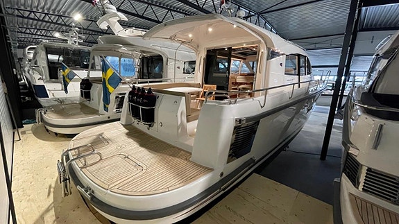 Nimbus 405 Coupe -21 2xVP D4-320 "READY TO CRUISE" 2 of 5