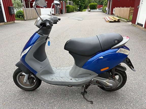 Piaggio Zip 2 of 7