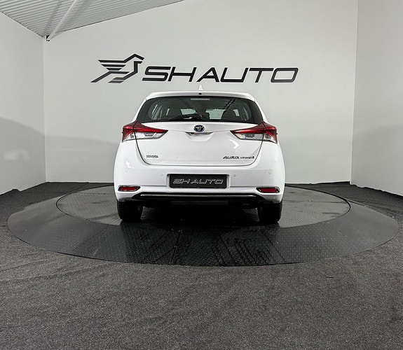 Toyota Auris 6 of 15