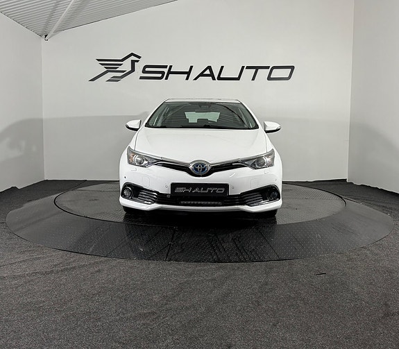 Toyota Auris 2 of 15