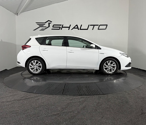 Toyota Auris 4 of 15