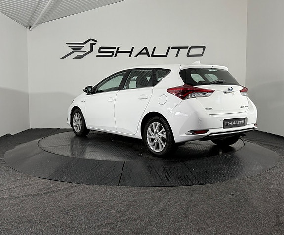 Toyota Auris 7 of 15