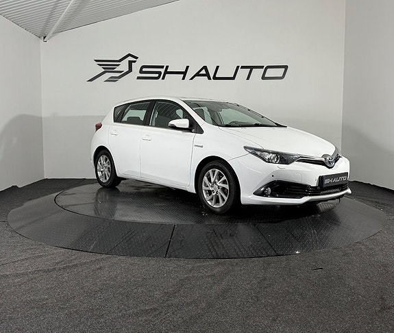 Toyota Auris 3 of 15
