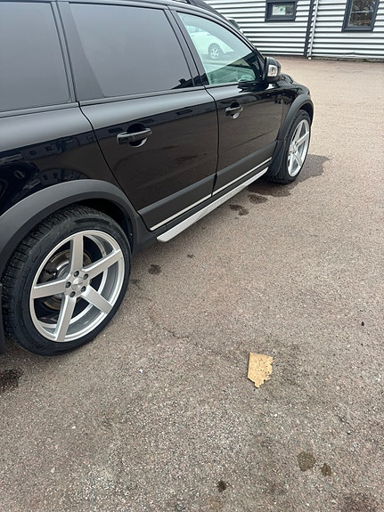 Volvo XC70 2 of 5