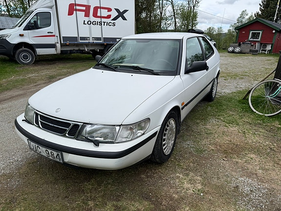 Saab 900 2 of 5