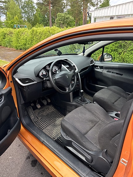Peugeot 207 3 of 3