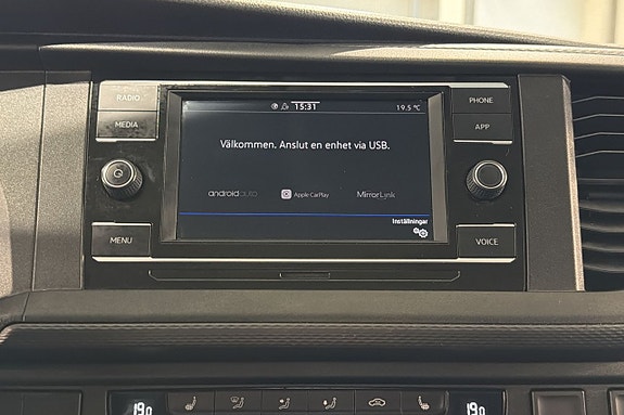 Volkswagen Caravelle 15 of 21