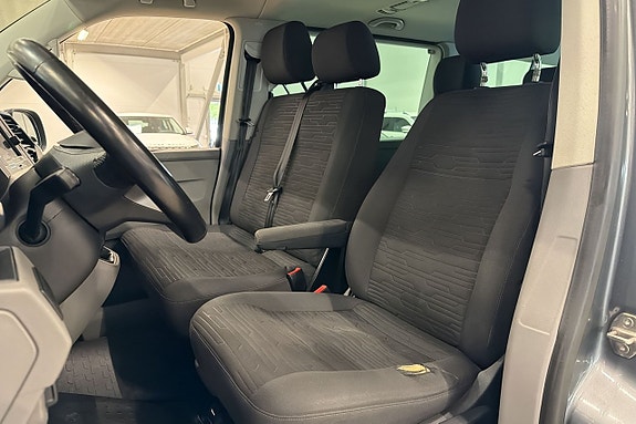 Volkswagen Caravelle 17 of 21