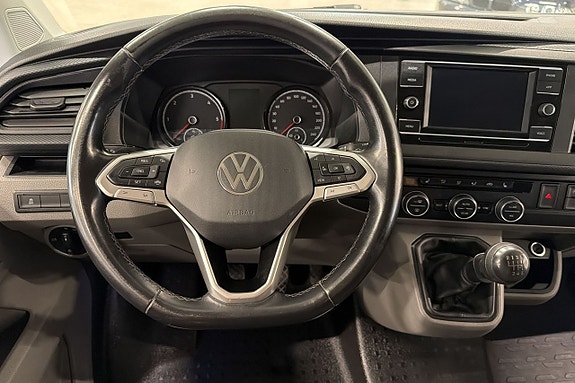 Volkswagen Caravelle 10 of 21