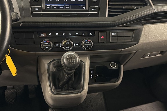 Volkswagen Caravelle 16 of 21